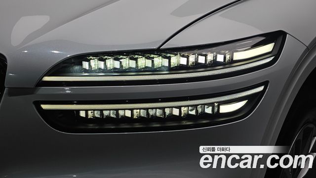 Genesis GV70 2025 — photo 8