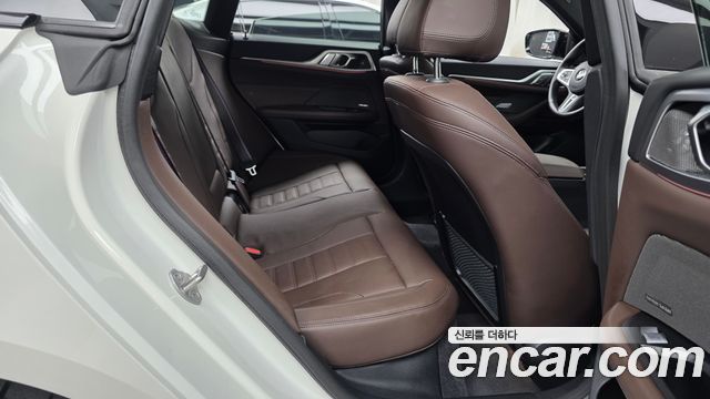 BMW 4-Series 2022 — photo 17