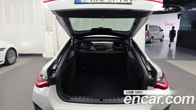 BMW 4-Series 2022 — photo 26