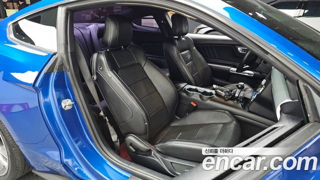 Ford Mustang 2017 — photo 17