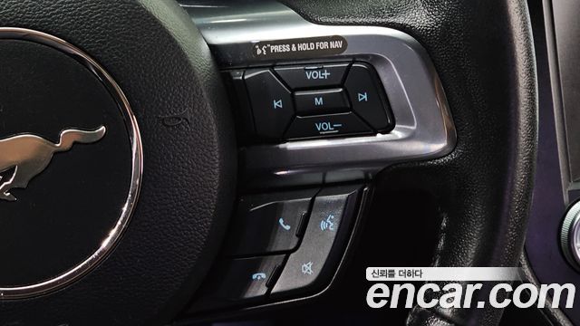 Ford Mustang 2017 — photo 22