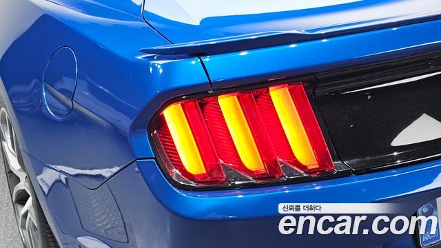 Ford Mustang 2017 — photo 9