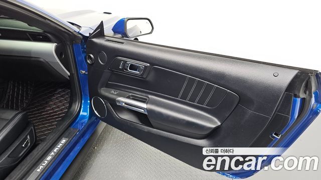 Ford Mustang 2017 — photo 14