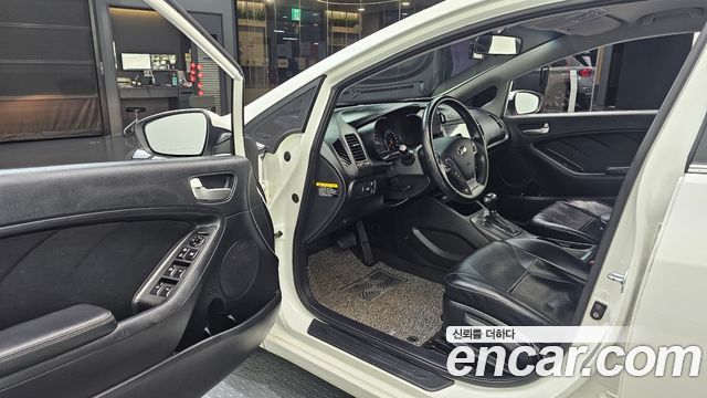 Kia K3 2013 — photo 13