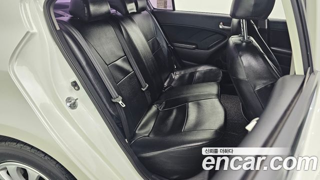 Kia K3 2013 — photo 17