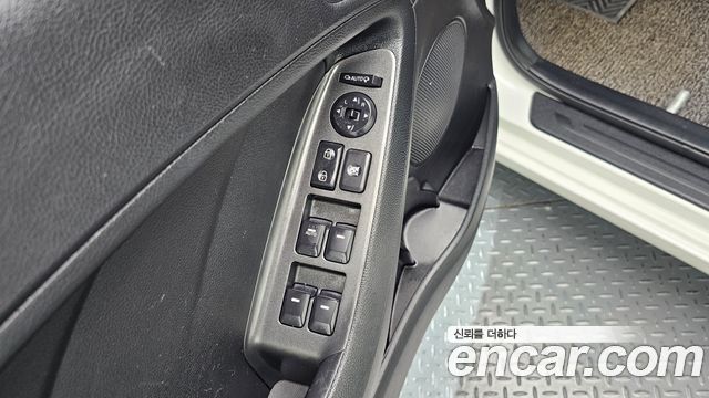 Kia K3 2013 — photo 23