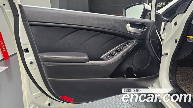 Kia K3 2013 — photo 14