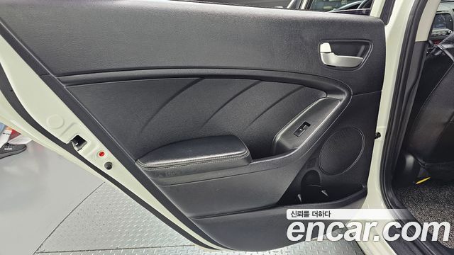 Kia K3 2013 — photo 15