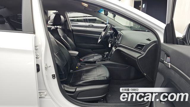 Hyundai AVANTE 2019 — photo 11