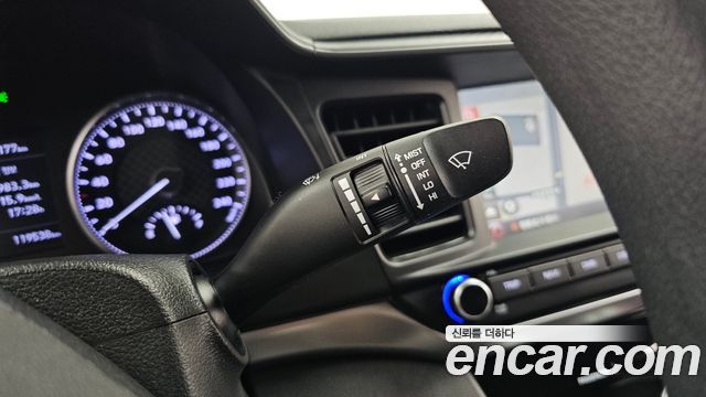 Hyundai AVANTE 2019 — photo 18