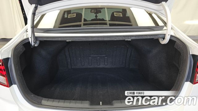 Hyundai AVANTE 2019 — photo 20