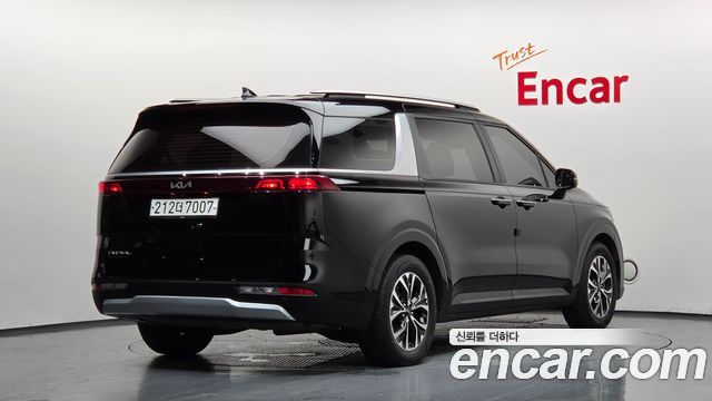 Kia Canival 2022 — photo 2