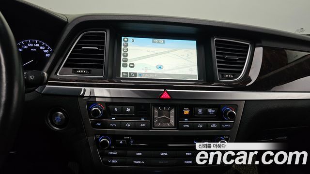 Hyundai Genesis 2016 — photo 16