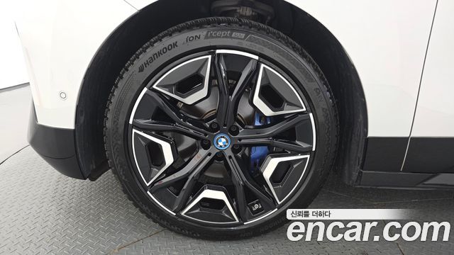 BMW iX 2022 — photo 5