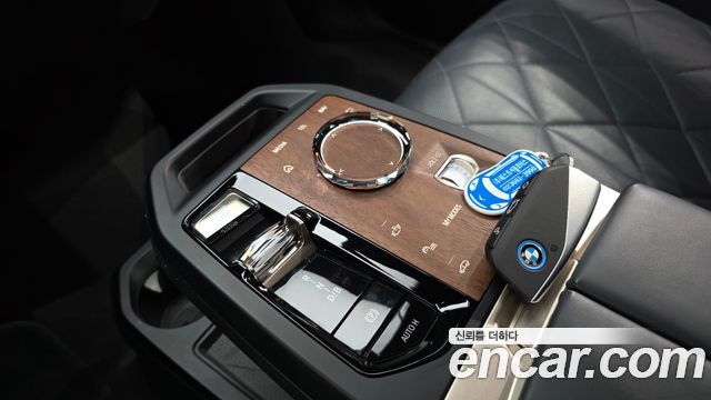 BMW iX 2022 — photo 9