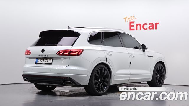 Volkswagen Touareg 2023 — photo 2