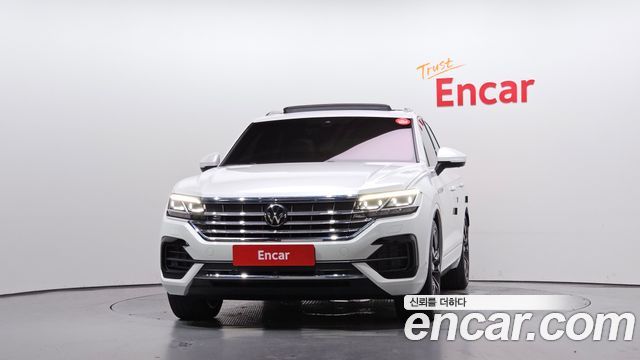 Volkswagen Touareg 2023 — photo 3