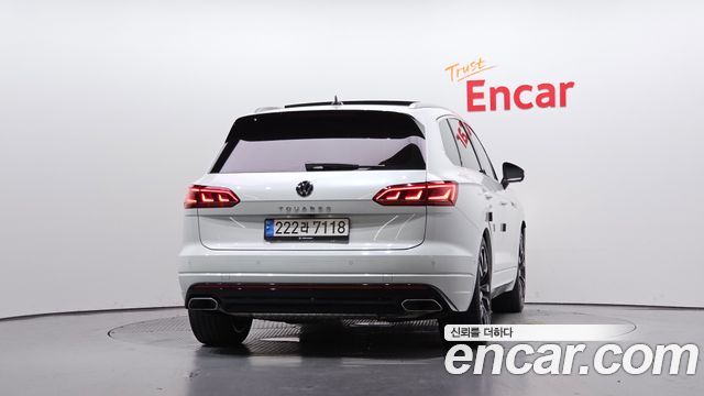 Volkswagen Touareg 2023 — photo 4