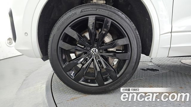 Volkswagen Touareg 2023 — photo 5