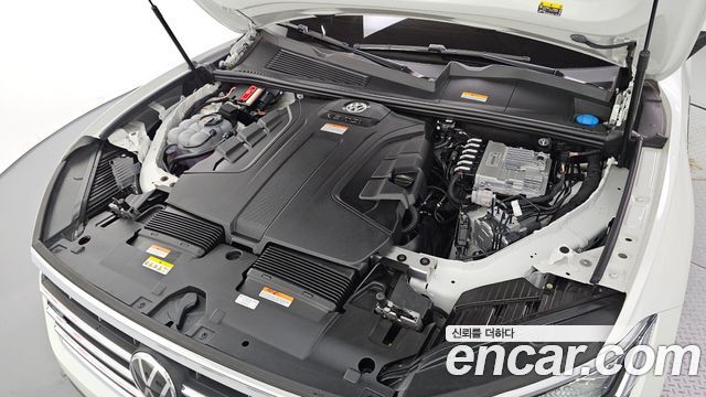 Volkswagen Touareg 2023 — photo 6