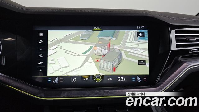 Volkswagen Touareg 2023 — photo 20