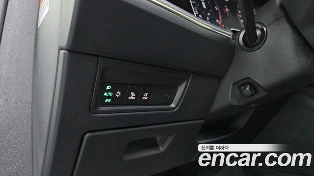 Volkswagen Touareg 2023 — photo 25