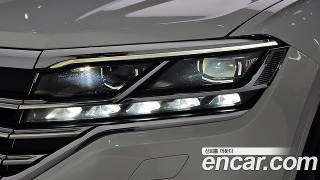 Volkswagen Touareg 2023 — photo 8