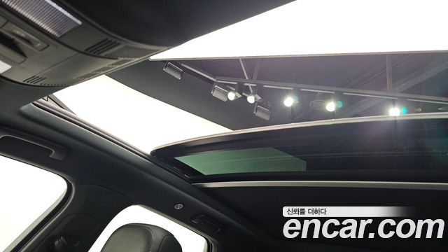 Volkswagen Touareg 2023 — photo 27