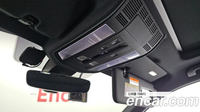 Volkswagen Touareg 2023 — photo 28
