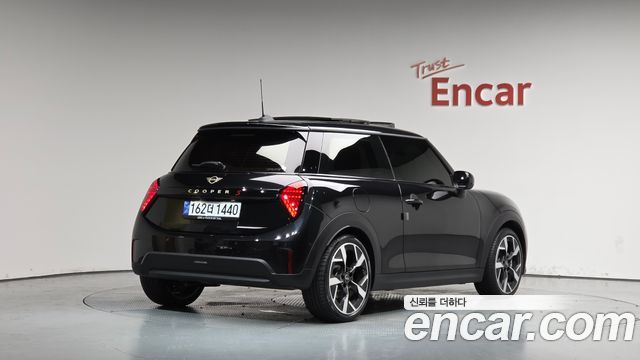 Mini Cooper 2026 — photo 2
