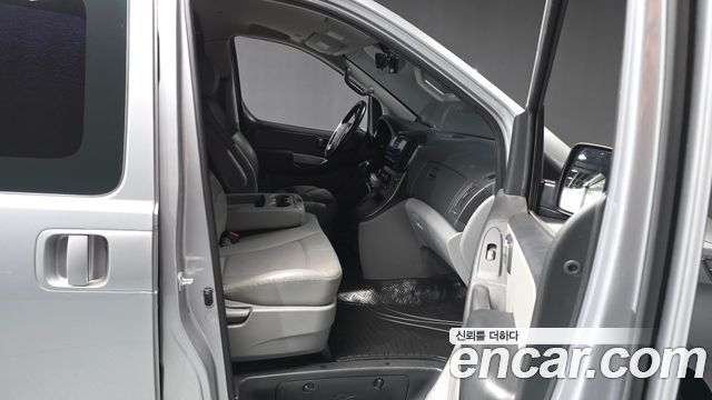 Hyundai Starex 2019 — photo 11