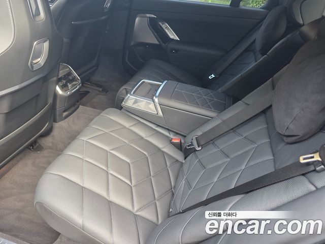 BMW 7-Series 2024 — photo 9