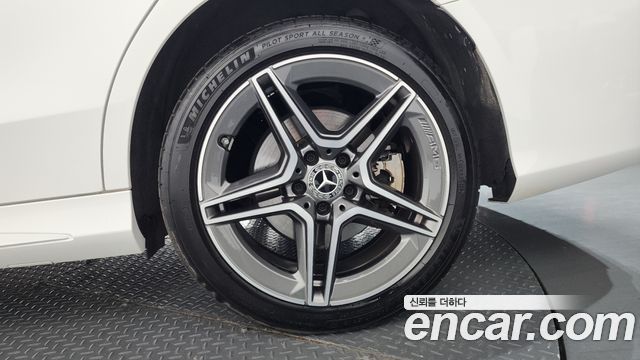 Mercedes-Benz C-Class 2020 — photo 7