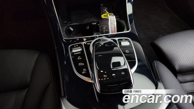 Mercedes-Benz C-Class 2020 — photo 27