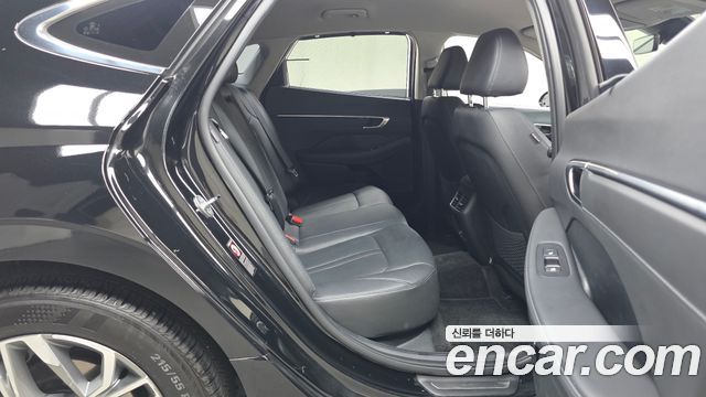 Hyundai Sonata 2022 — photo 17
