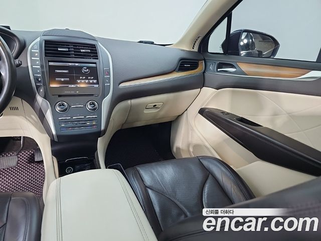 Lincoln MKC 2015 — photo 10