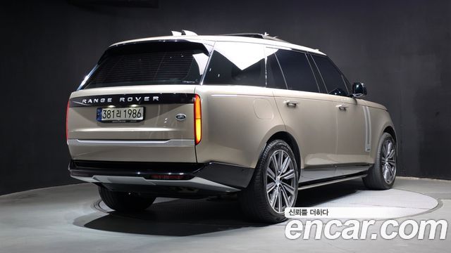 Land Rover Range Rover 2023 — photo 2