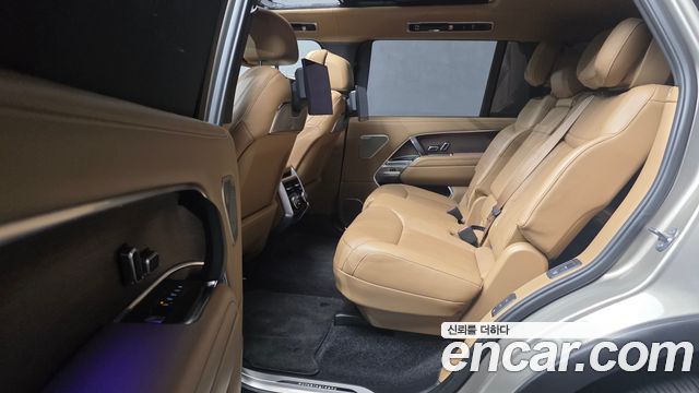 Land Rover Range Rover 2023 — photo 18