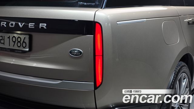 Land Rover Range Rover 2023 — photo 9