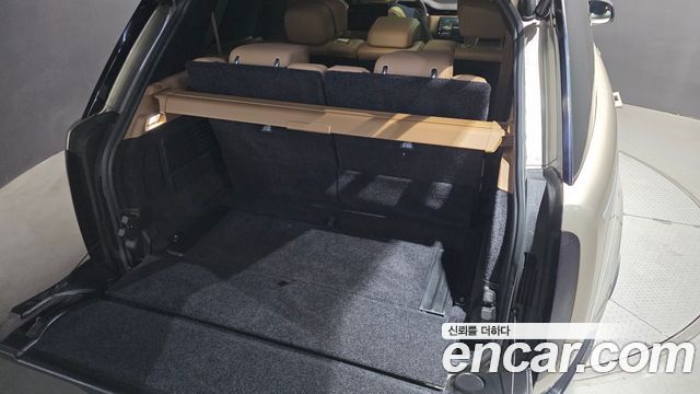Land Rover Range Rover 2023 — photo 31