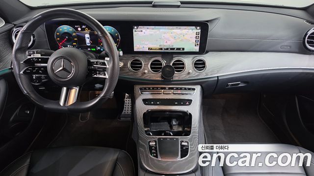 Mercedes-Benz E-Class 2021 — photo 10