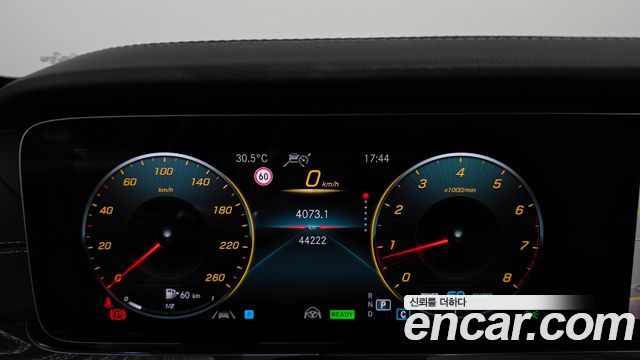 Mercedes-Benz E-Class 2021 — photo 11