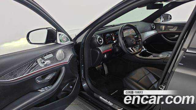Mercedes-Benz E-Class 2021 — photo 13