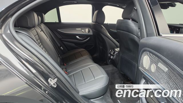 Mercedes-Benz E-Class 2021 — photo 17