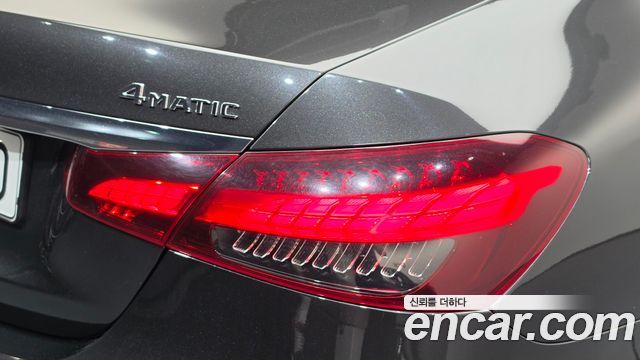 Mercedes-Benz E-Class 2021 — photo 9
