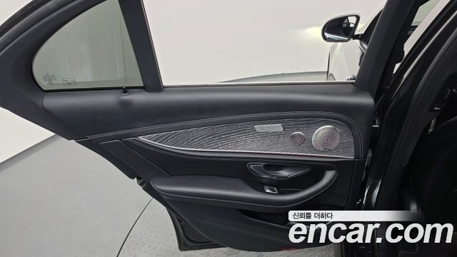 Mercedes-Benz E-Class 2021 — photo 15