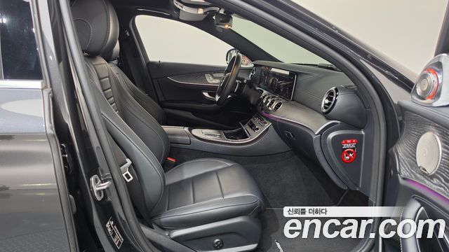 Mercedes-Benz E-Class 2021 — photo 16