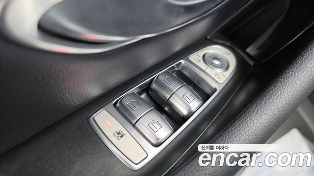 Mercedes-Benz E-Class 2021 — photo 29