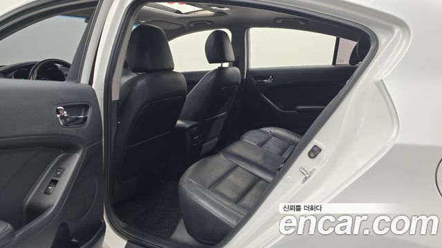 Kia K3 2015 — photo 17