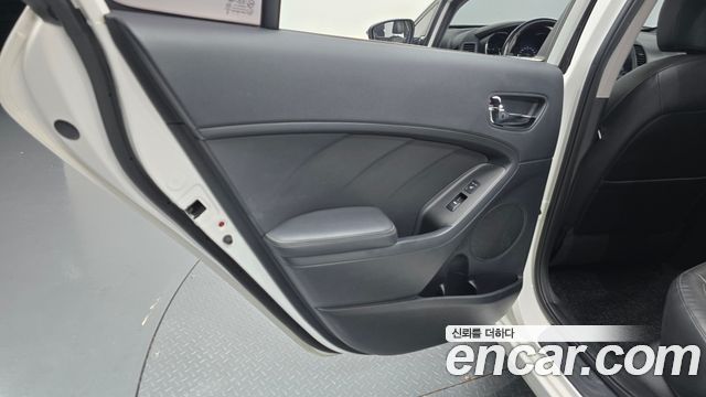 Kia K3 2015 — photo 15